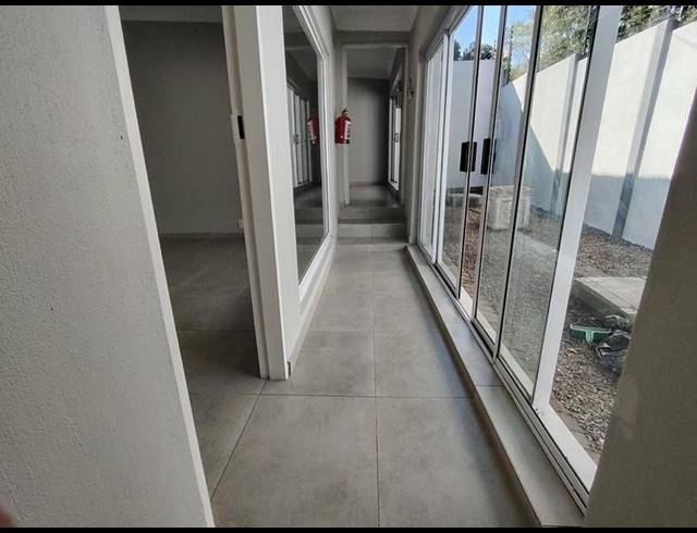 BUSINESS PROPERTY TO RENT IN LYTTELTON MANOR